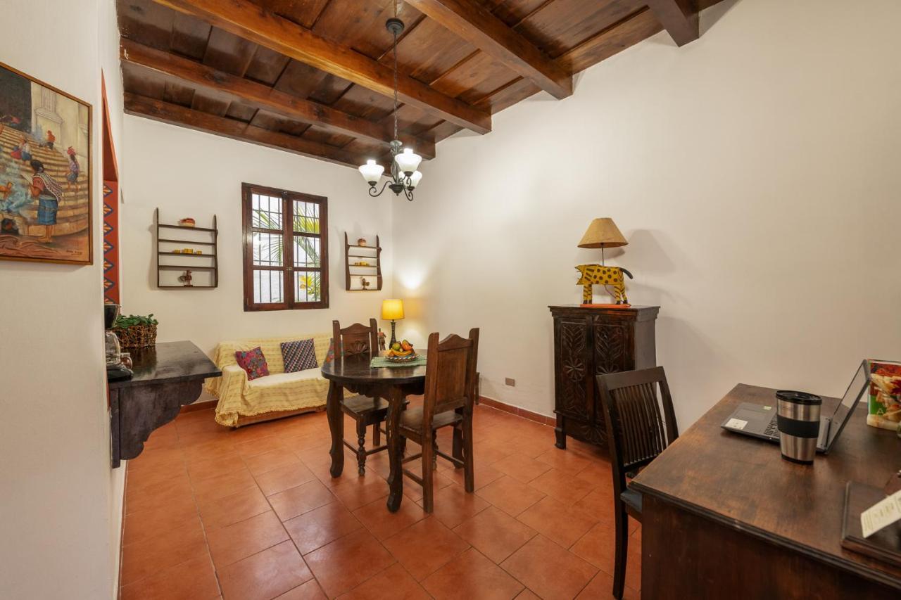 Casita Tumbergia Apartment Antigua Екстериор снимка